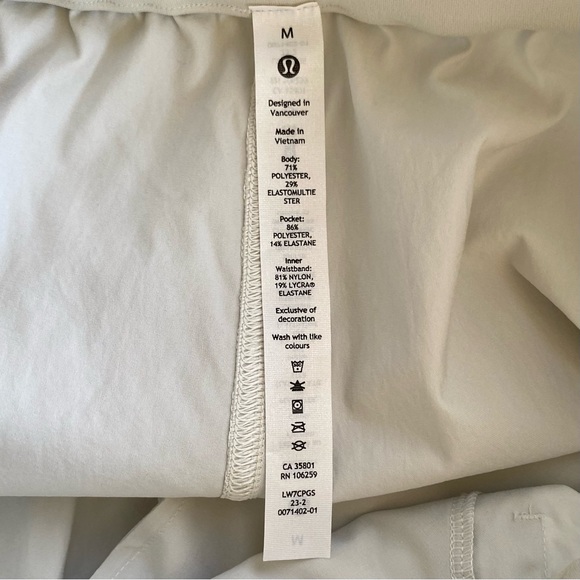 NWT Lululemon Cinchable Waist high-rise woven shorts 3.5’’. 🤍 - Picture 7 of 9